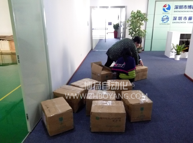 大量GL5-T/28A/115倍加福槽型開關及光電開關到貨!