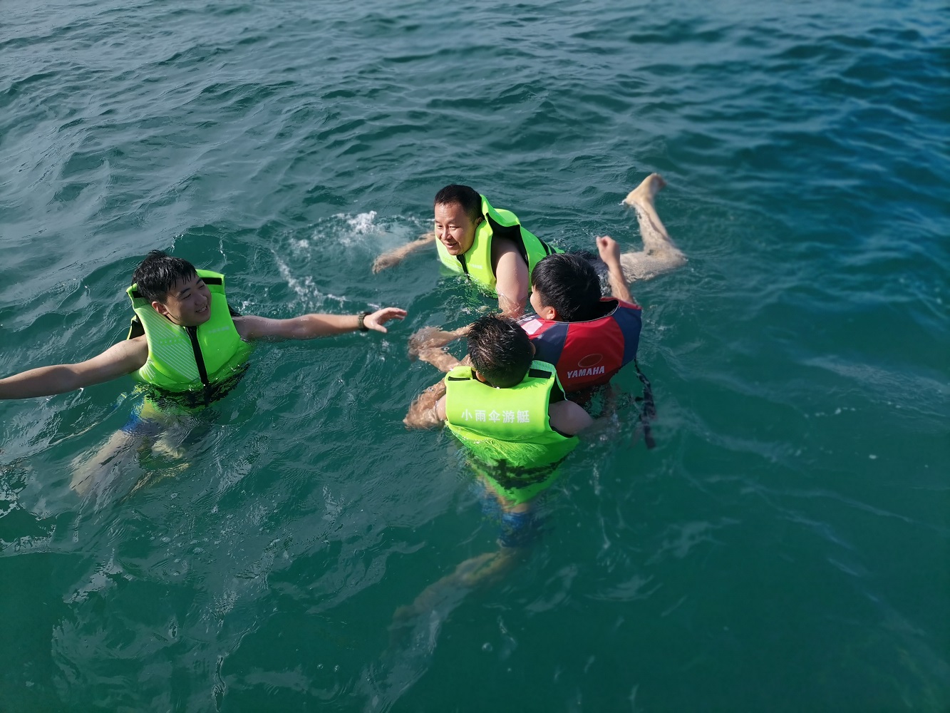 海南三亞【亞龍灣帆船出海，遠海潛水】